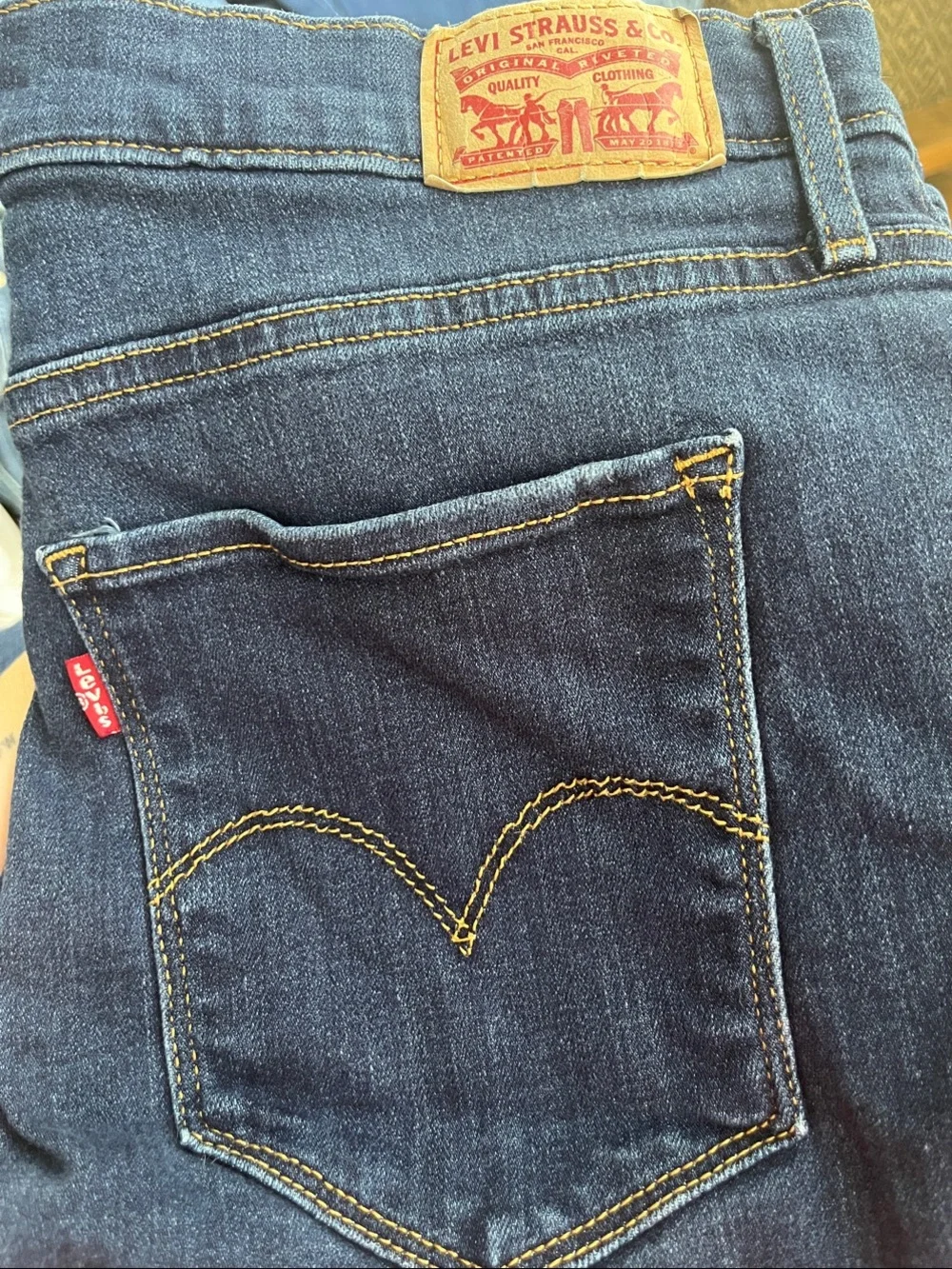 Levi's Women's 724 High Rise Straight Jeans 33 dark indigo - Picture 5 of 5